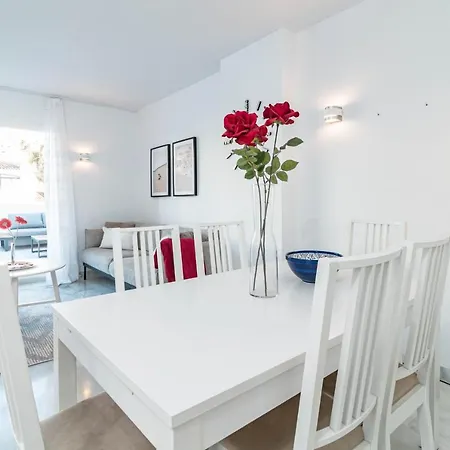 Captivating 2 Bedroom In Popular Nueva Andalucia Close To Centro Plaza Διαμέρισμα