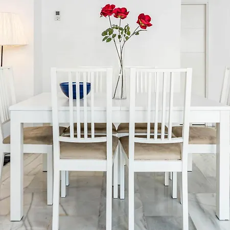 Captivating 2 Bedroom In Popular Nueva Andalucia Close To Centro Plaza *