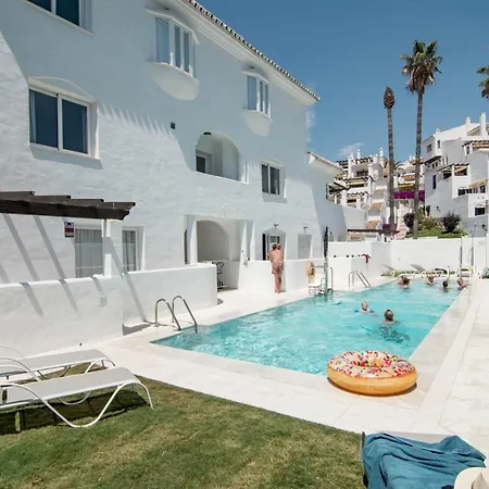 Διαμέρισμα Captivating 2 Bedroom In Popular Nueva Andalucia Close To Centro Plaza